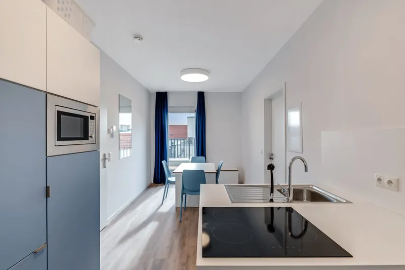 Vollständig eingerichtetes Privatzimmer mit gemeinsamer Terrasse in einer 3er gemischten WG — photo 1